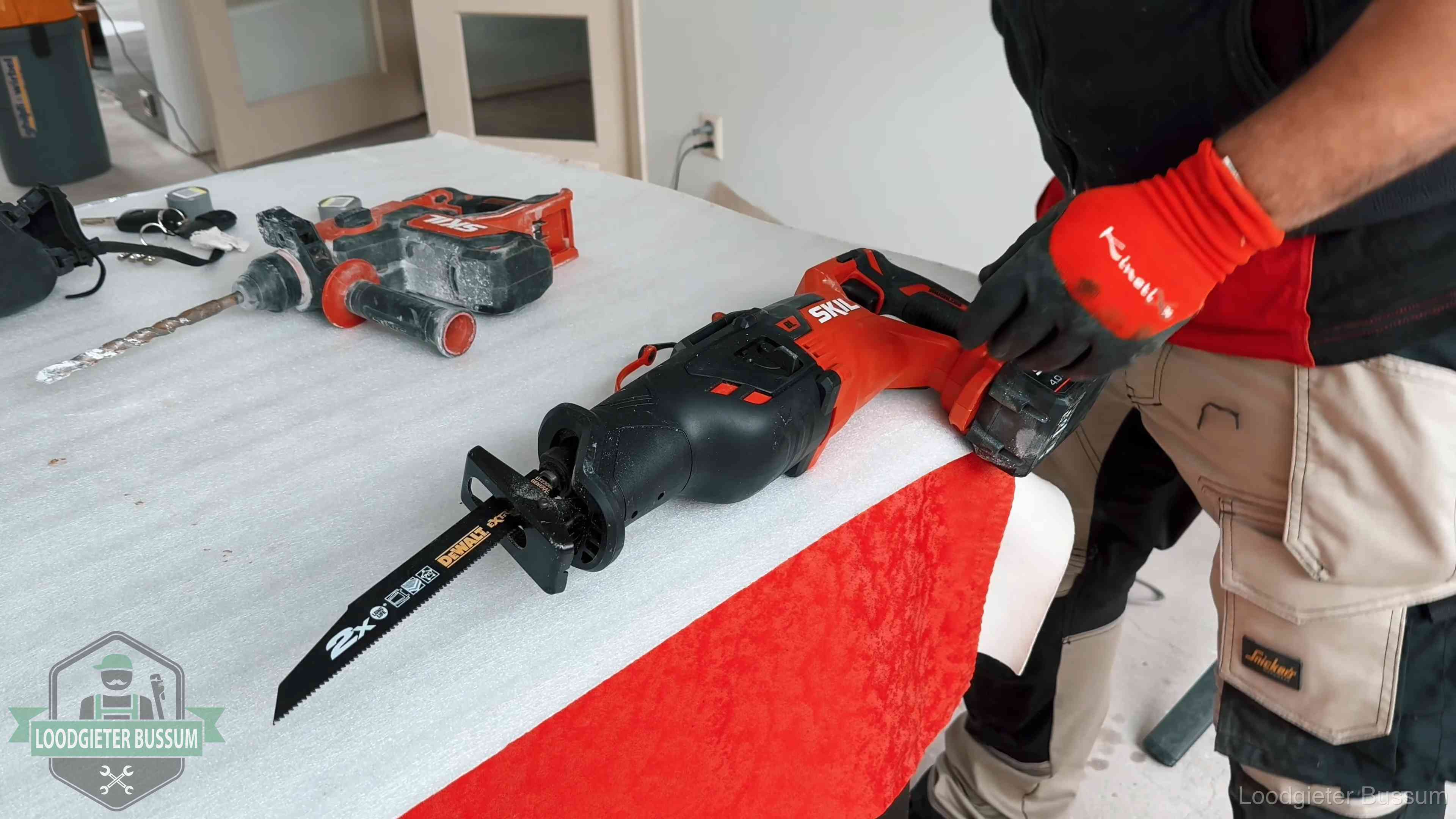 Professioneel gereedschap klaargelegd voor een klus in Bussum