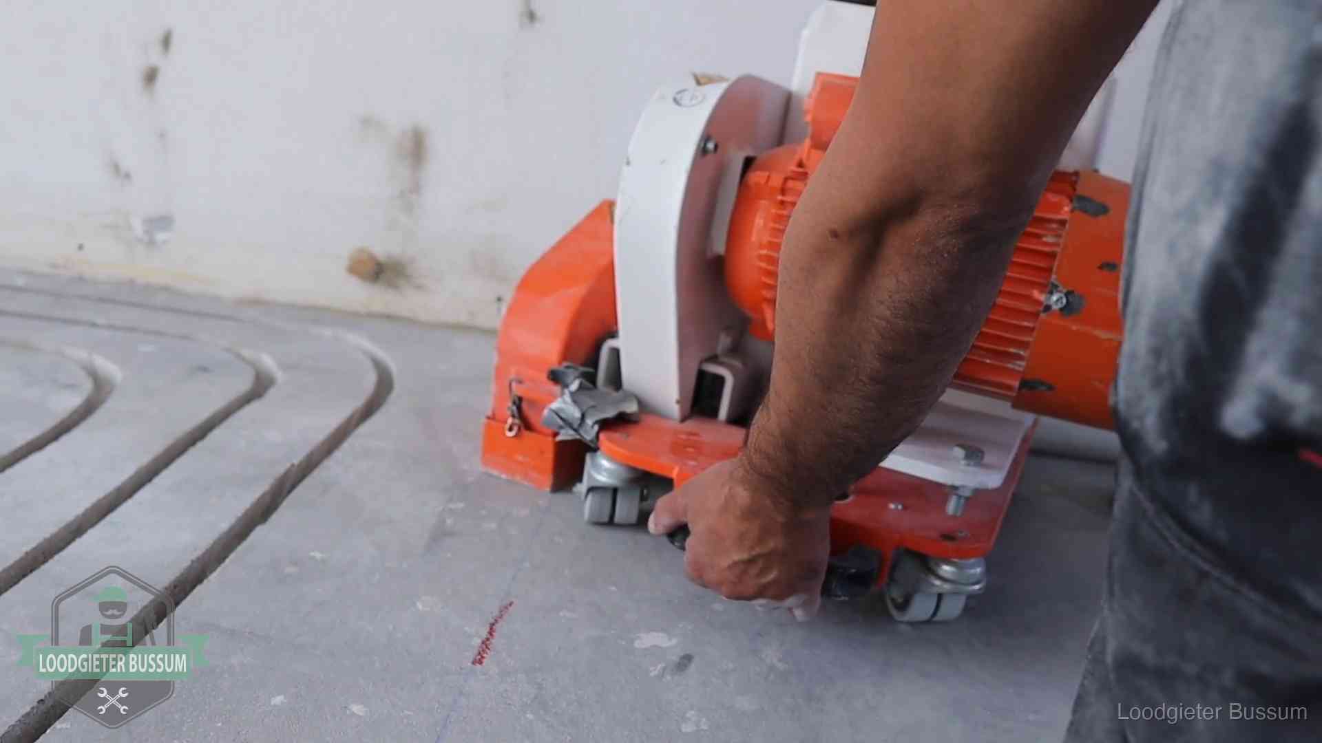 Sleuvenpatroon voor vloerverwarming in de dekvloer van een woning in Bussum